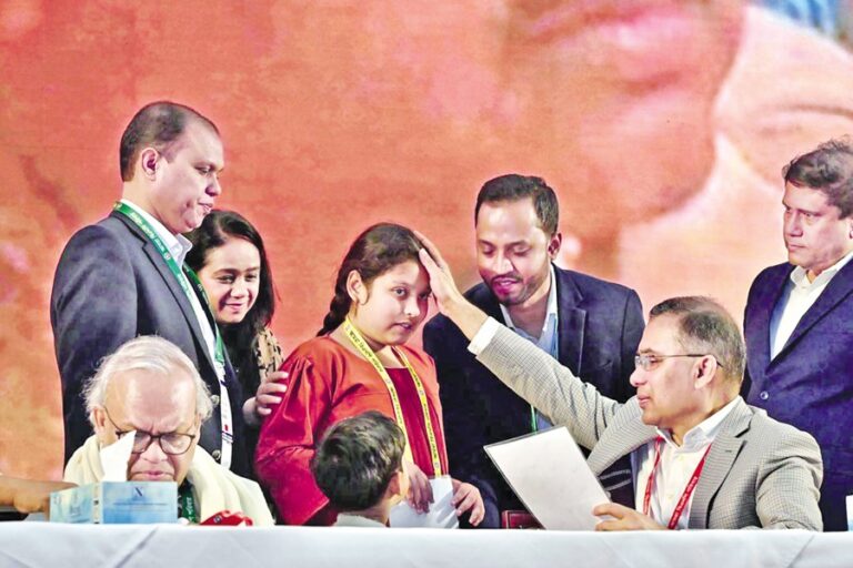 タリク氏は、国は行方不明者の家族に対して重い責任を負っていると述べている。