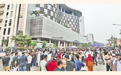 政府は携帯電話の関税を25%から10%に引き下げ、NEIRを施行