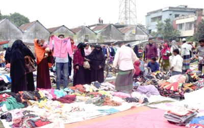 シンエアの古着屋「ハート」は、古着や低価格の冬物衣料で人気を集めている。