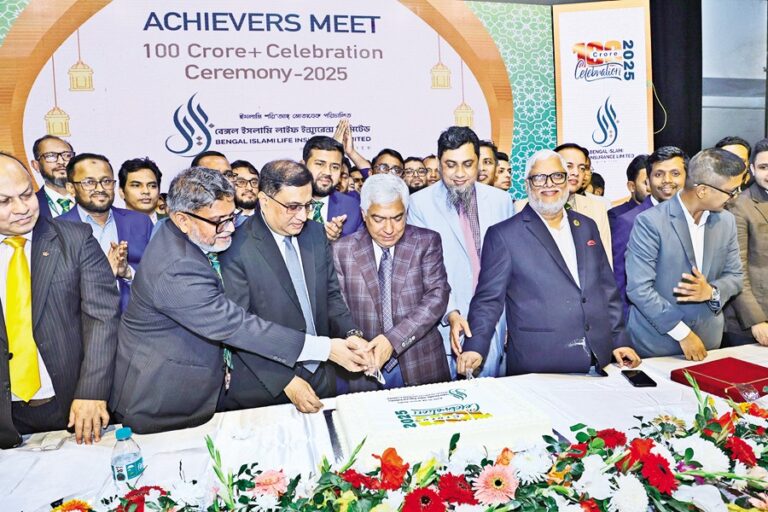 ベンガル・イスラミ生命保険、保険料収入の節目を祝う