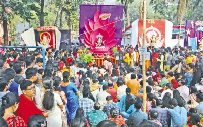 サラスワティ・プージャ：DUジャガンナートホール全体で祝祭が繰り広げられる