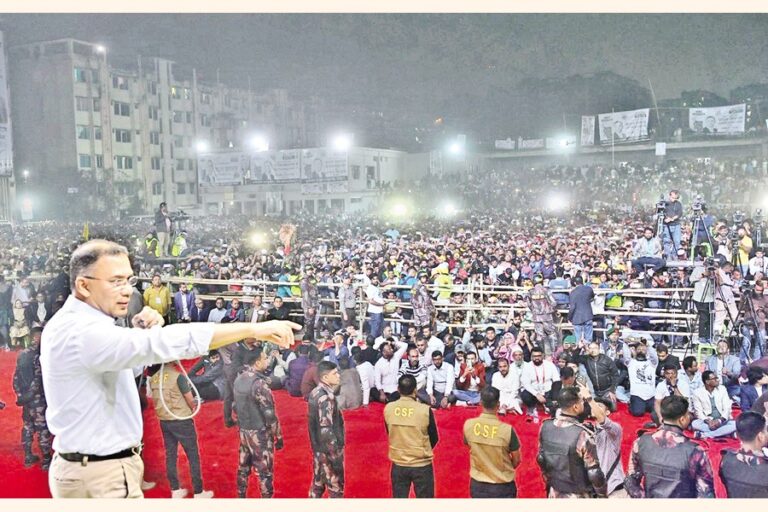 タリク氏は、選挙で選ばれた政府だけがすべての問題を解決できると述べている。