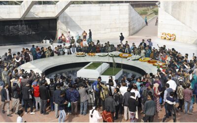 埋葬の翌日、数千人がカレダ・ジアの墓に弔意を表した。