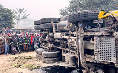 ダッカの交通事故で3人死亡