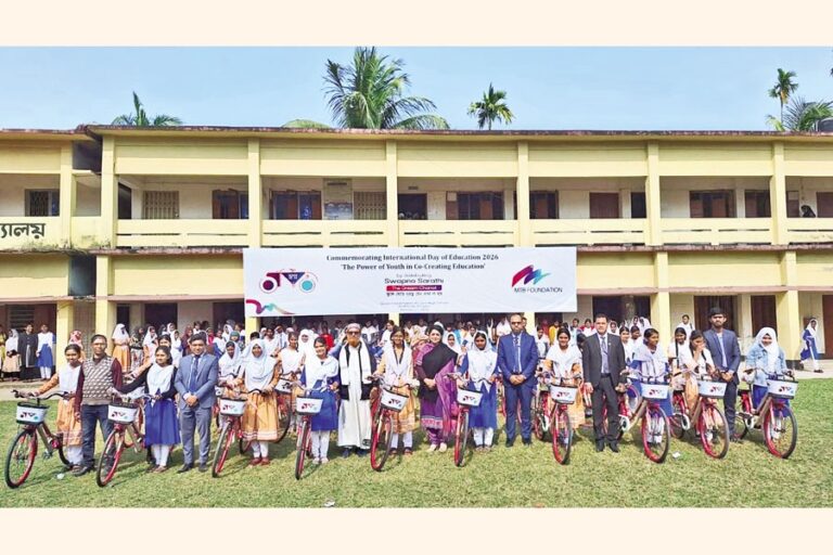 MTB財団が自転車配布で教育の日を祝う