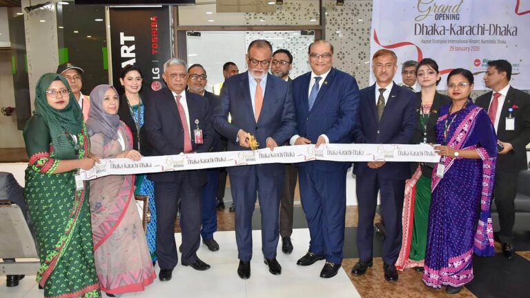 ダッカ・カラチ直行便が本日再開