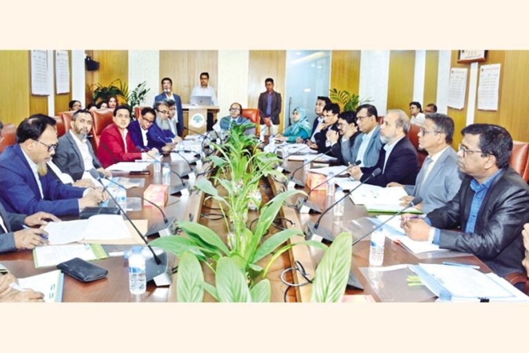 ルパリ銀行の上級管理チーム会議が開催されました