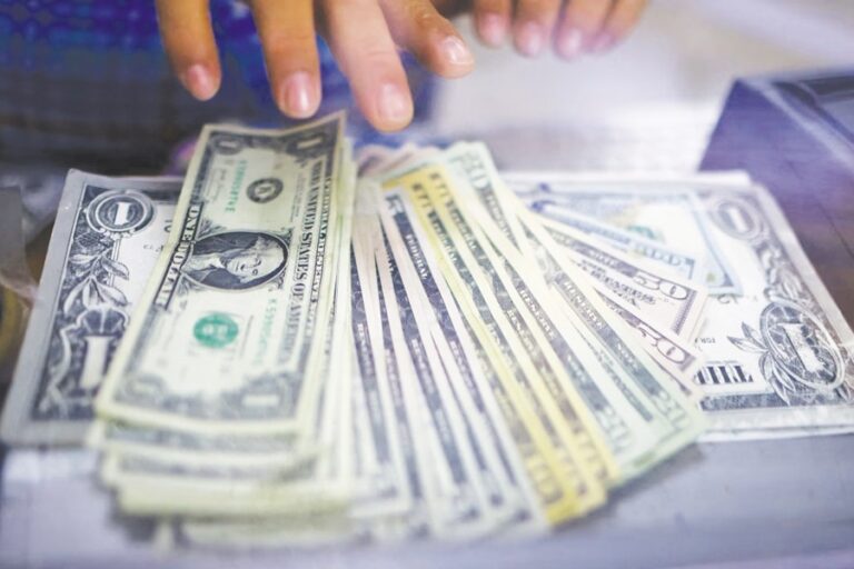 トランプ大統領の危険なドル安政策の背景には何があるのでしょうか?