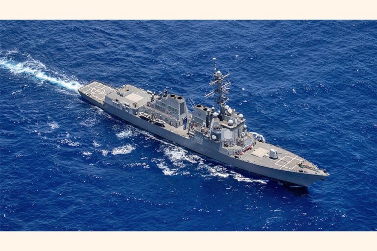 米軍駆逐艦がイスラエルのエイラート港に入港