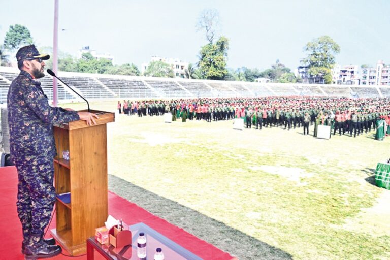 アンサール VDP 局長、アブドゥル・モタレブ・サザド・マフムド少将が講演