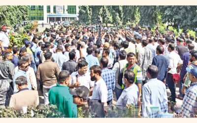 ストライキ参加者、緊急輸出入品の配送のため2日間の休暇を与える