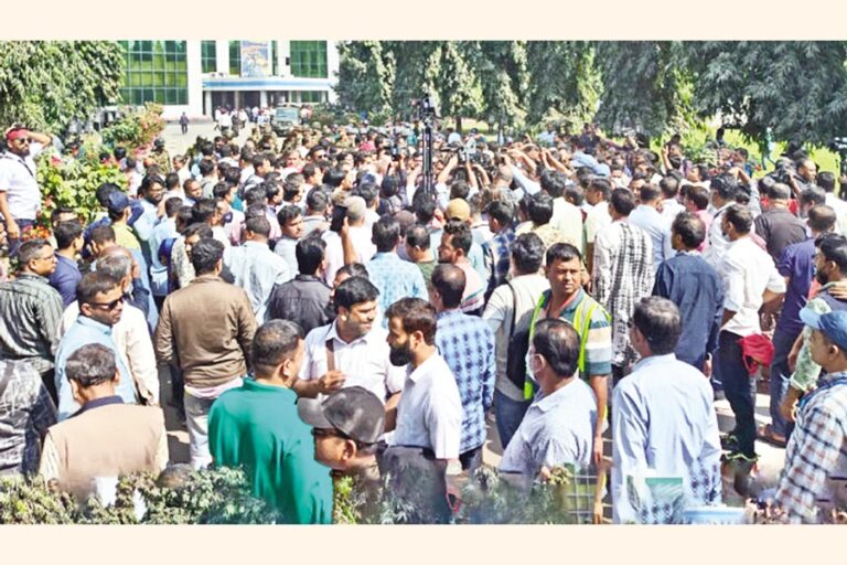 ストライキ参加者、緊急輸出入品の配送のため2日間の休暇を与える