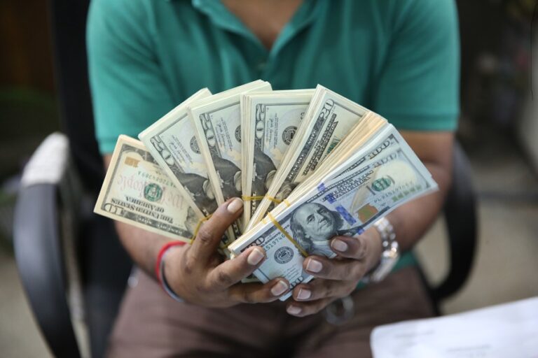 為替レート、国際金融、世界経済