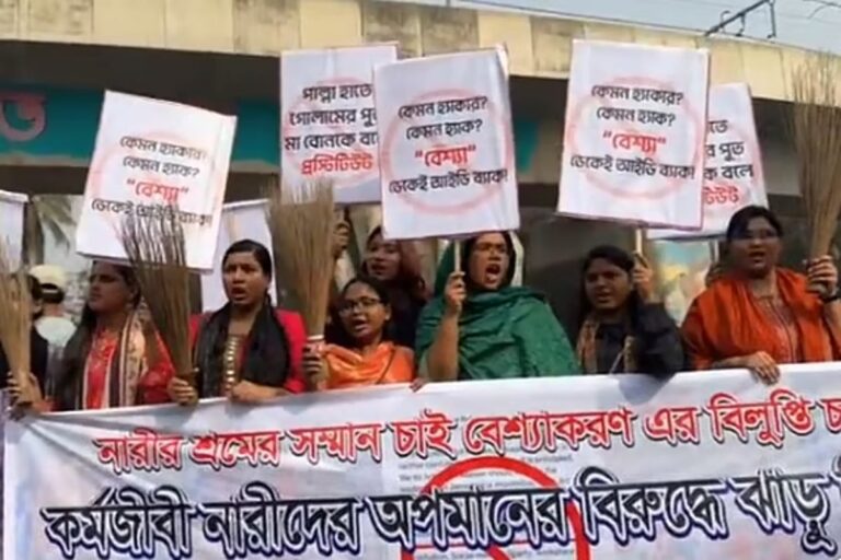 「ジャマート・アミールの『X』ポスト」：働く女性たちがほうき行列を開催