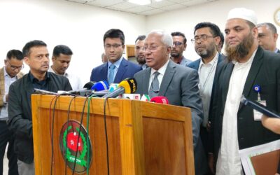 投票所では携帯電話の使用が許可されているが、投票ブース内での写真撮影は禁止：EC