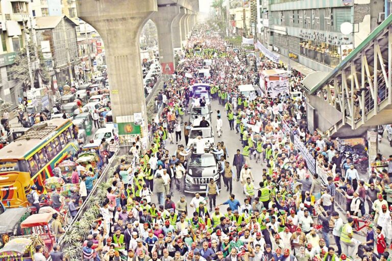 ジャマーアト・エ・イスラミが行列を行う