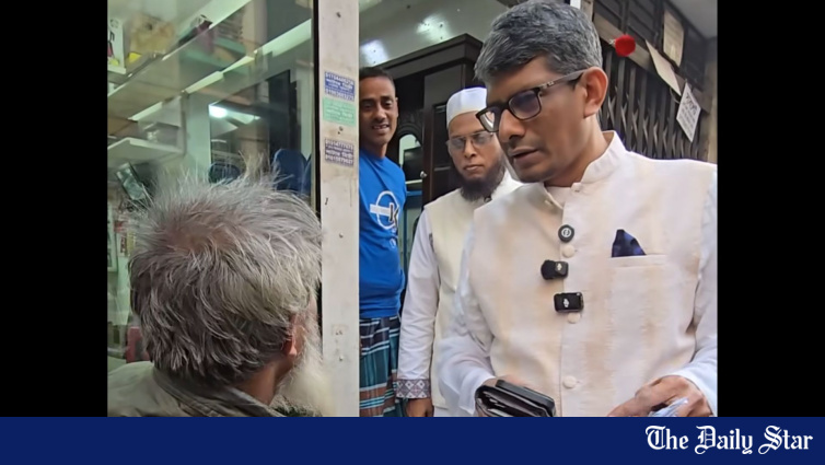 市内でのジャマート運動中に弁護士が現金を配布