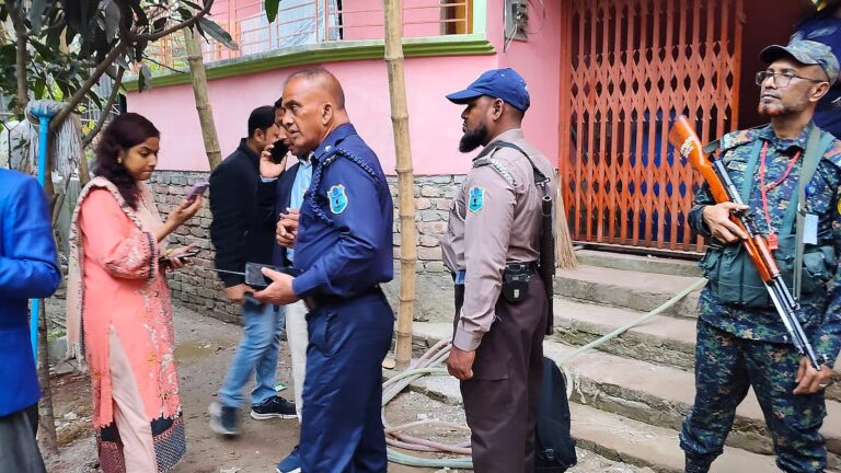 シャリアトプルのジャマート選挙事務所から72万タカが押収され、投票担当官が投獄される