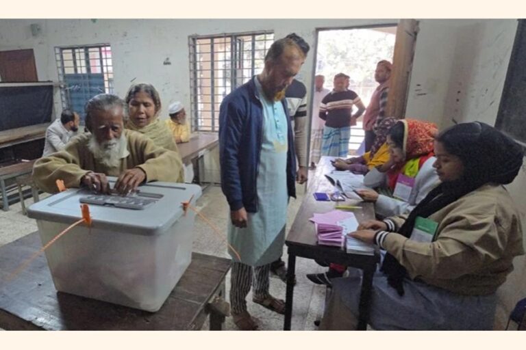 「おそらくこれが最後の投票になるだろう」とファリドプルの80代の有権者は言う