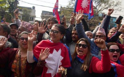 数千人がネパールの前国王を支持し、王政復古を求める集会を開催