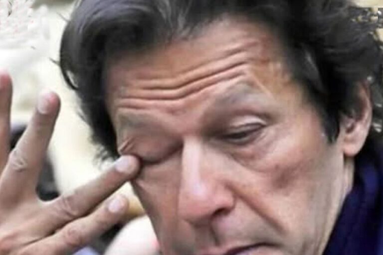 投獄されたイムラン・カーン被告、右目の視力85%を失ったと弁護士が語る