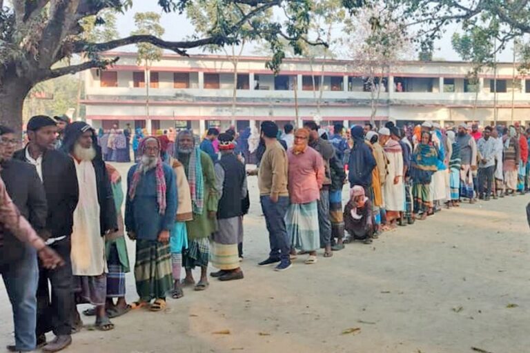 バングラデシュの民主改革を求める有権者の蜂起