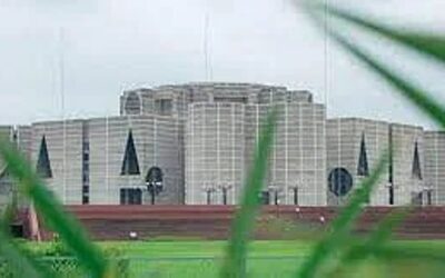 新しく選出された国会議員が火曜日に宣誓