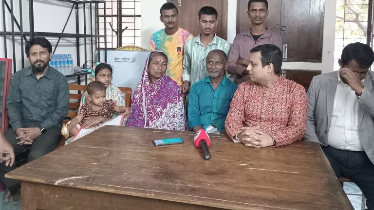 ディプ・ダスさんの家族は殺人裁判の進展に不満を抱き、250万タカの賠償金を受け取る