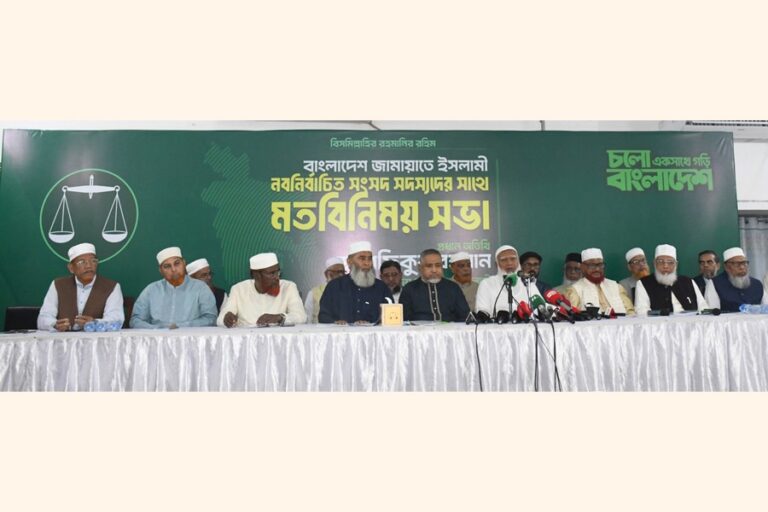 意見交換会で発言するシャフィクール・ラーマン氏