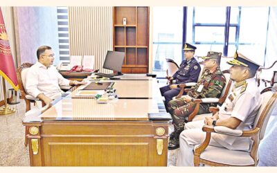 三軍の長官が首相と会談