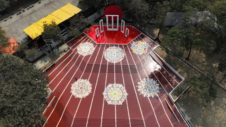 写真: セントラル・シャヒード・ミナールでのエクシェイ2月の準備