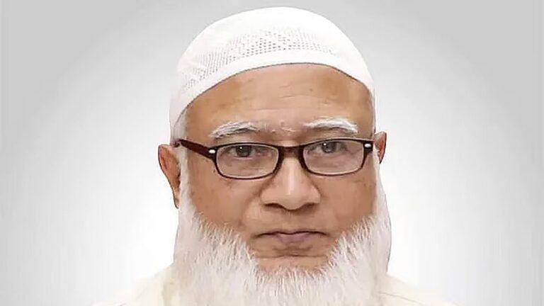 ジャマート・アミール、エクシェイの最初の時間にシャヒード・ミナールで敬意を表す