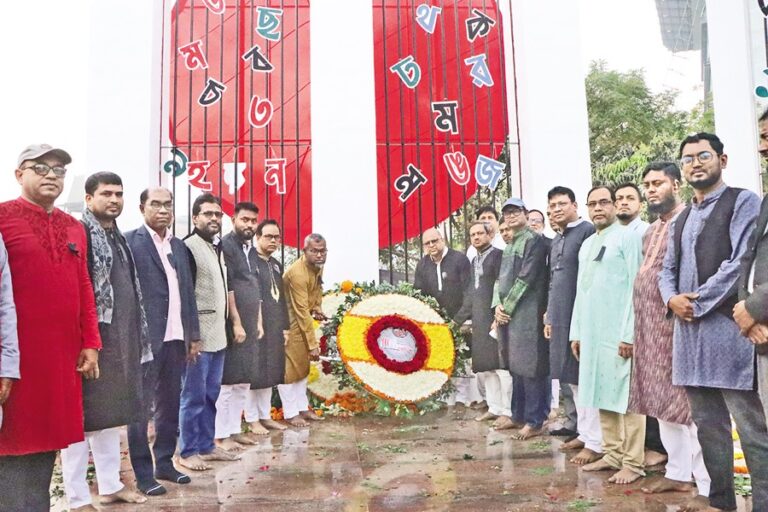 ラクブ、言語運動の殉教者たちに敬意を表す