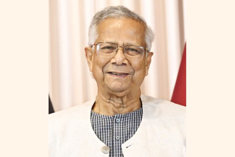 ユヌス氏、18ヶ月ぶりにユヌス・センターに復帰