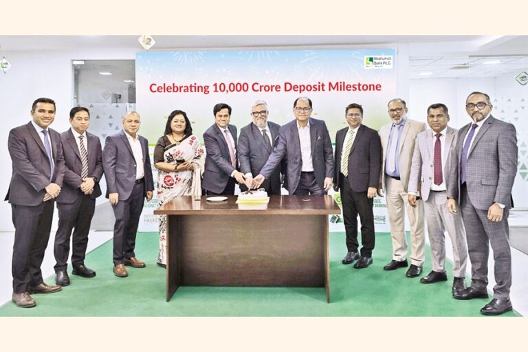 モドゥモティ銀行、1000億タカの入金を祝う