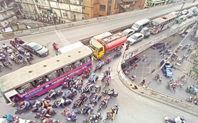 マリバグ・モグバザール高架橋は交通渋滞に巻き込まれる
