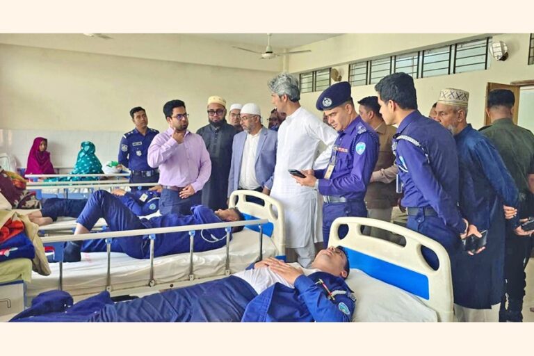 ゾナイド・サキ財務計画担当国務大臣が警察官を訪問