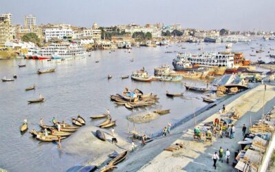 政府はダッカ周辺の川や運河の浄化に着手