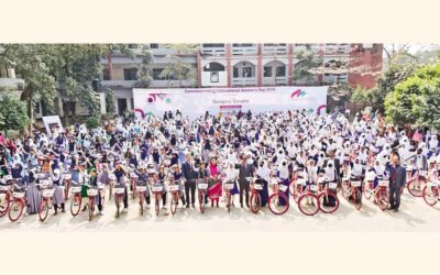 MTB財団が恵まれない女子学生に自転車を配布