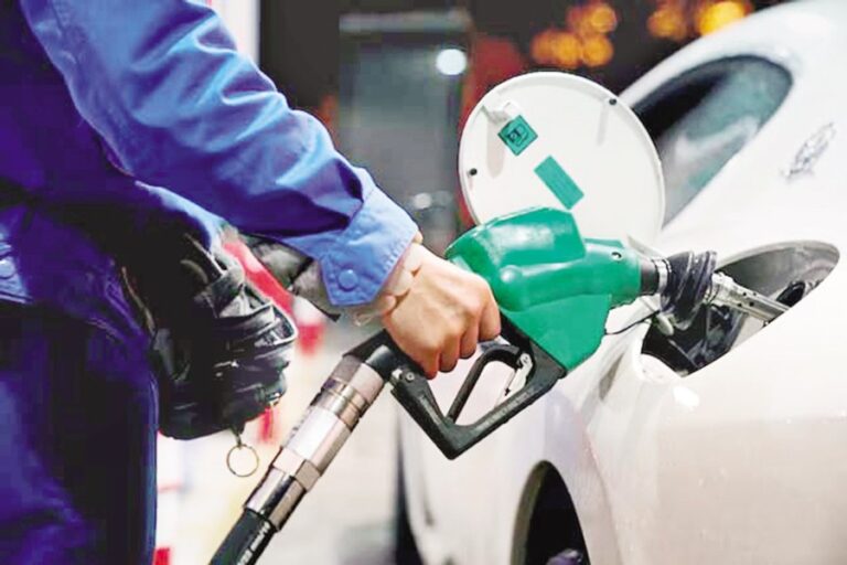 パニック買いで多くのガソリンスタンドが販売停止に