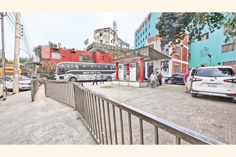 オクタン消費者はガソリンスタンドで車に燃料を補給することができない