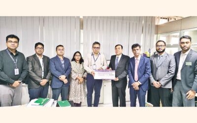 SBAC銀行がBBスタートアップファンドに小切手を渡す