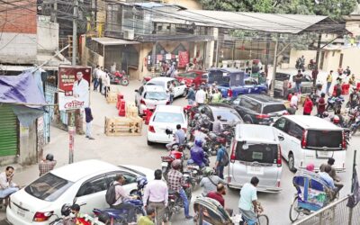 供給ショックの懸念の中、運転手は燃料補給を待つことにうんざりしている