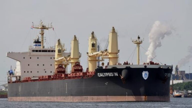 58,457トンの米国産小麦を積んだ船がモングラ港に到着