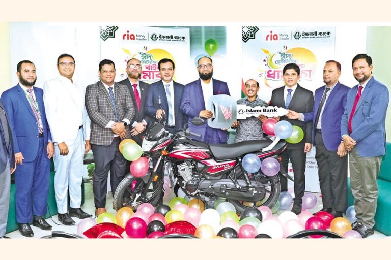 イスラミ銀行の顧客がリア送金でバイクを入手