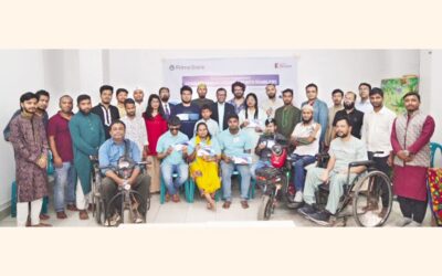 プライム銀行は視覚障害者に小切手帳やデビットカードを配布している