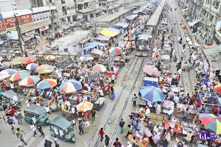 仮設の店や行商人たち