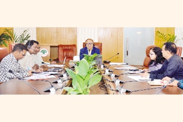 ルパリ銀行が事業レビュー会議を開催