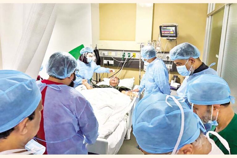 ミルザ・アッバスの脳手術が完了