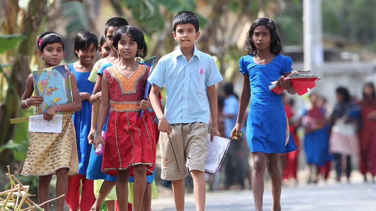 抽選制度が廃止され、学校入学を巡る争いが再び勃発する見込み